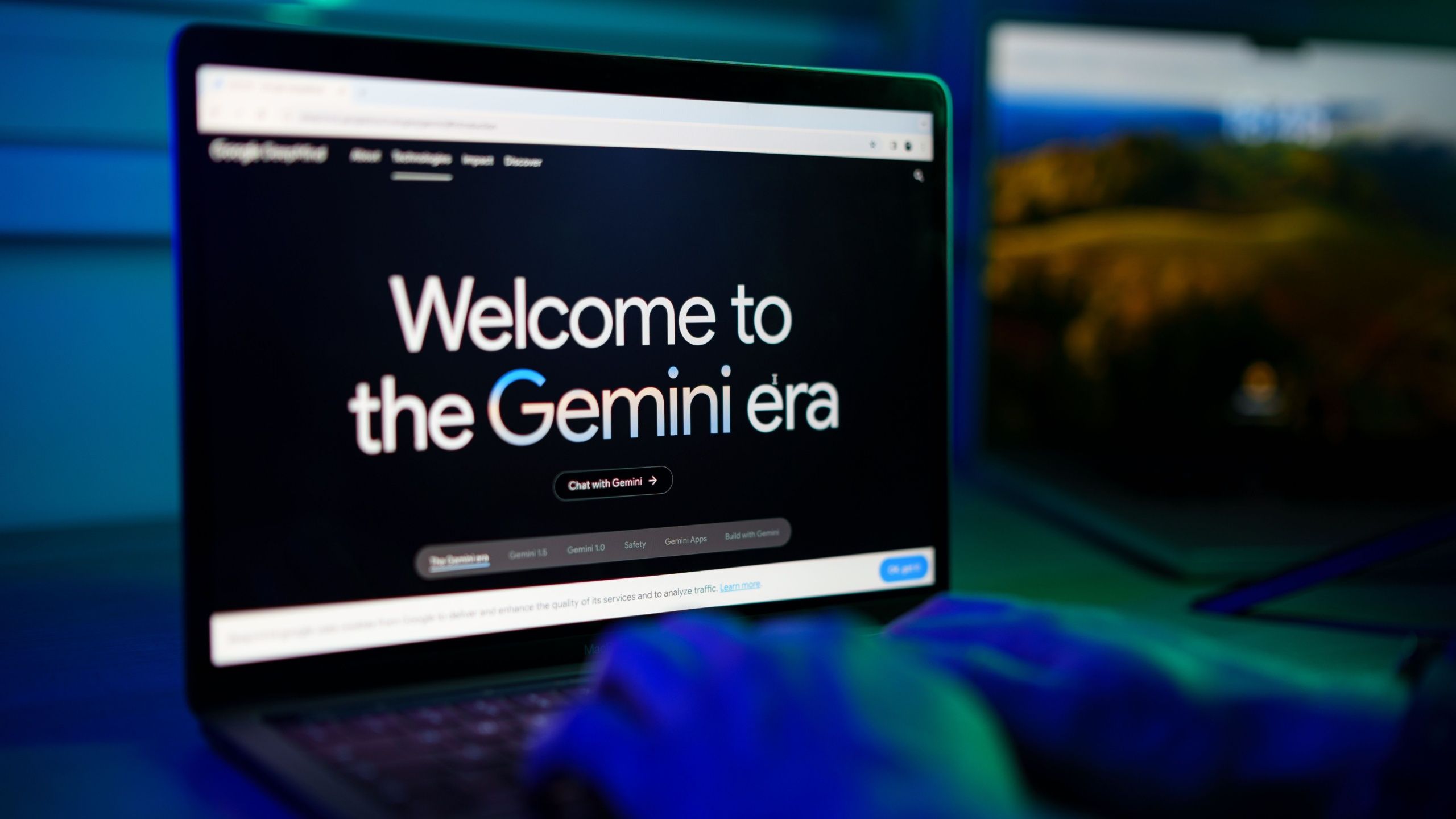 مرحباً بك في عصر Gemini، نص على جهاز كمبيوتر محمول