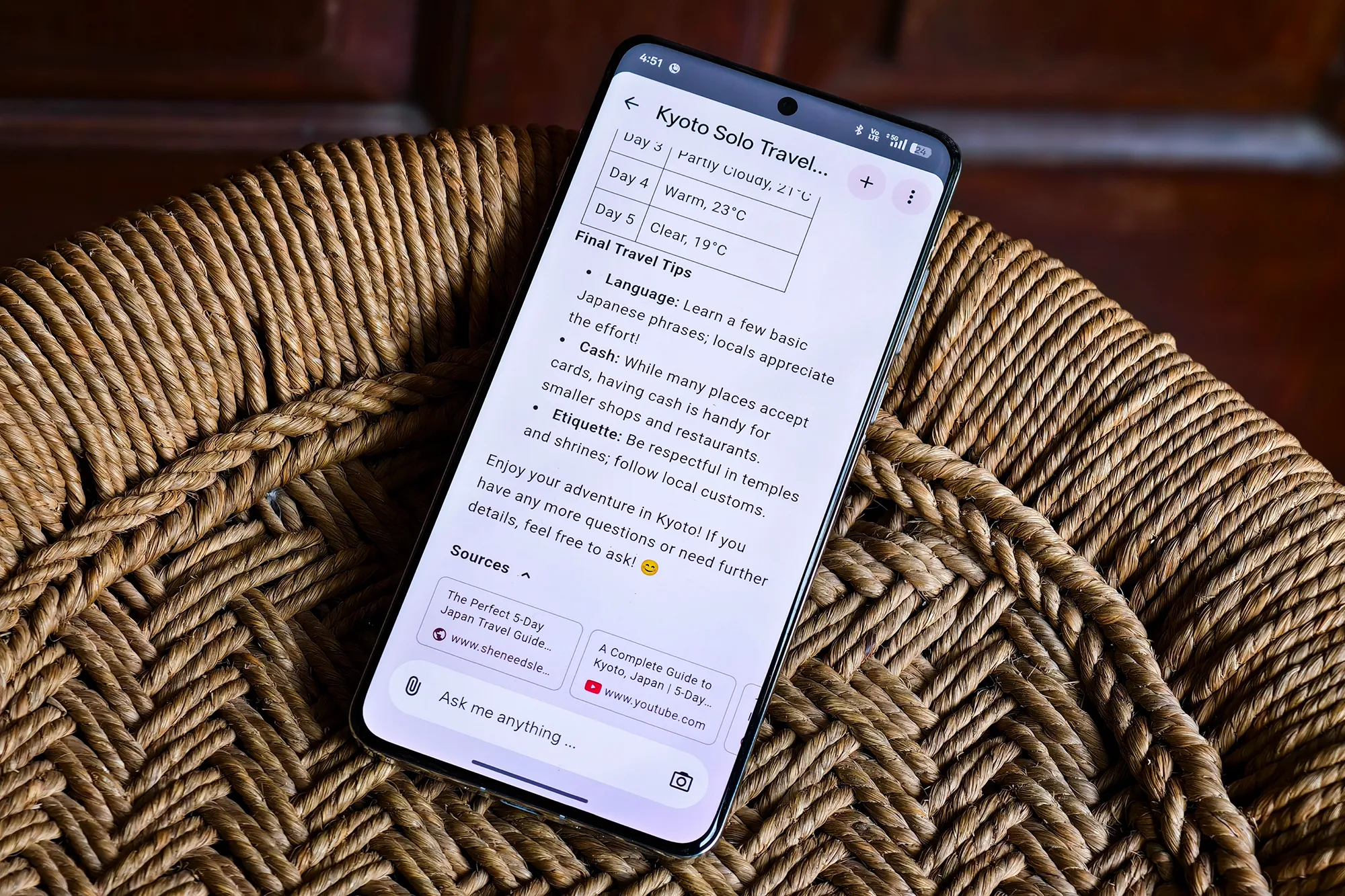 إجابة نصية طويلة على Opera Mini Aria AI chatbot.