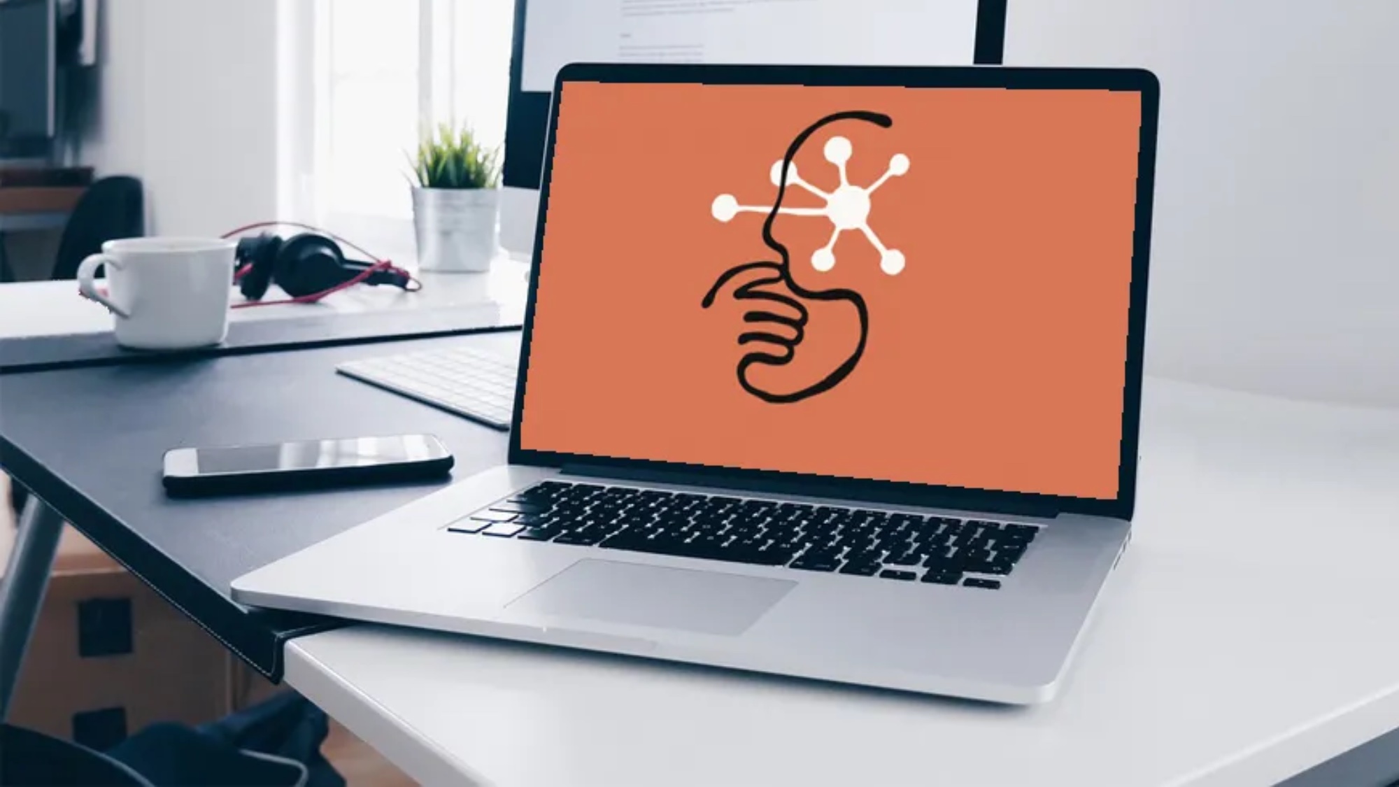 كلود على جهاز لابتوب