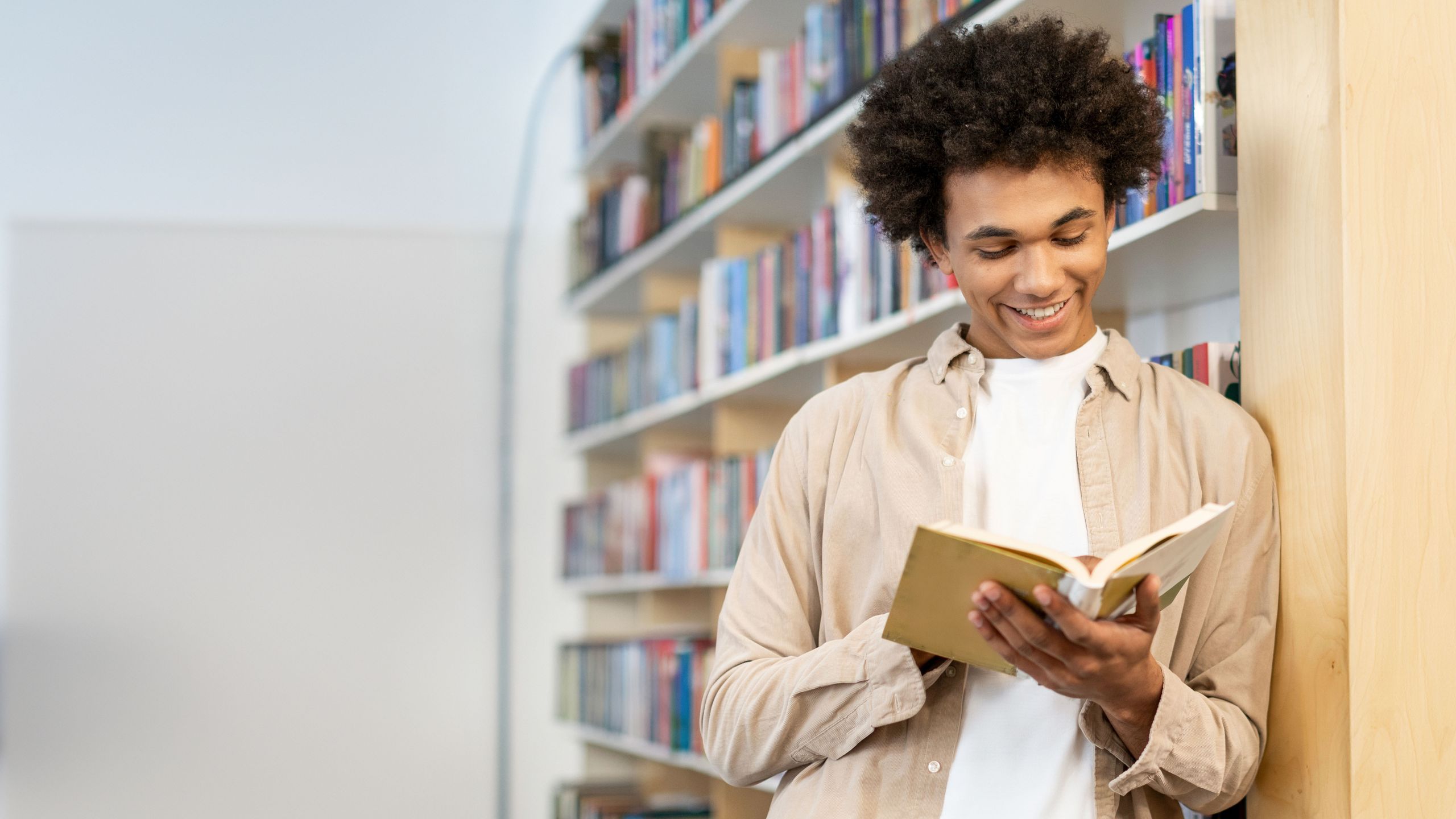 ChatGPT يرشح 10 كتب بناءً على ذوقي ليوم القراء