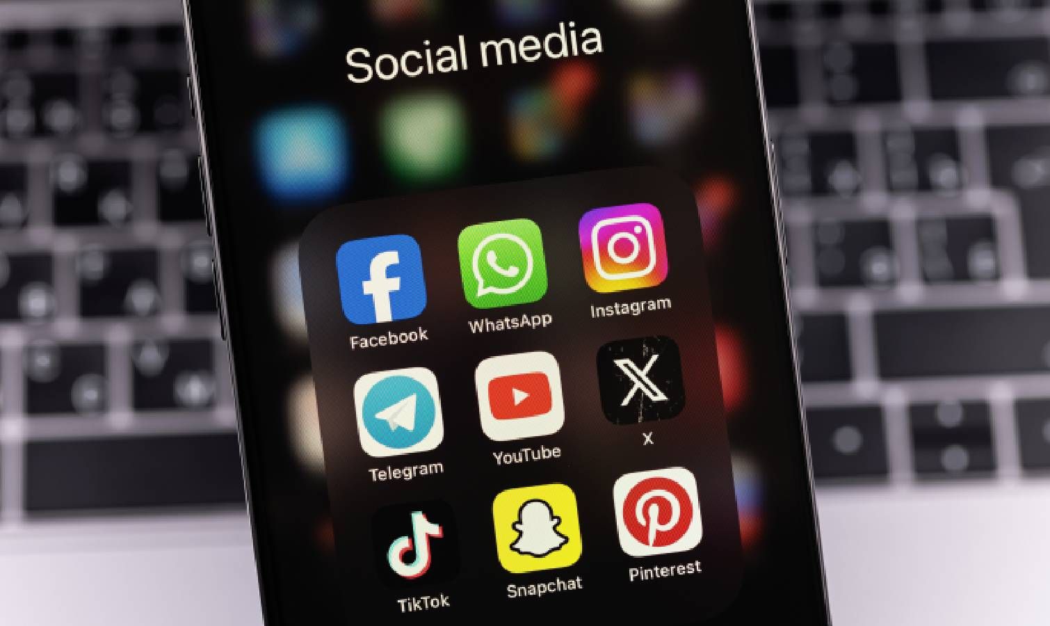 تجربة الهايبرتكست: هربت من الخوارزميات ثم أدركت أنني أريدها