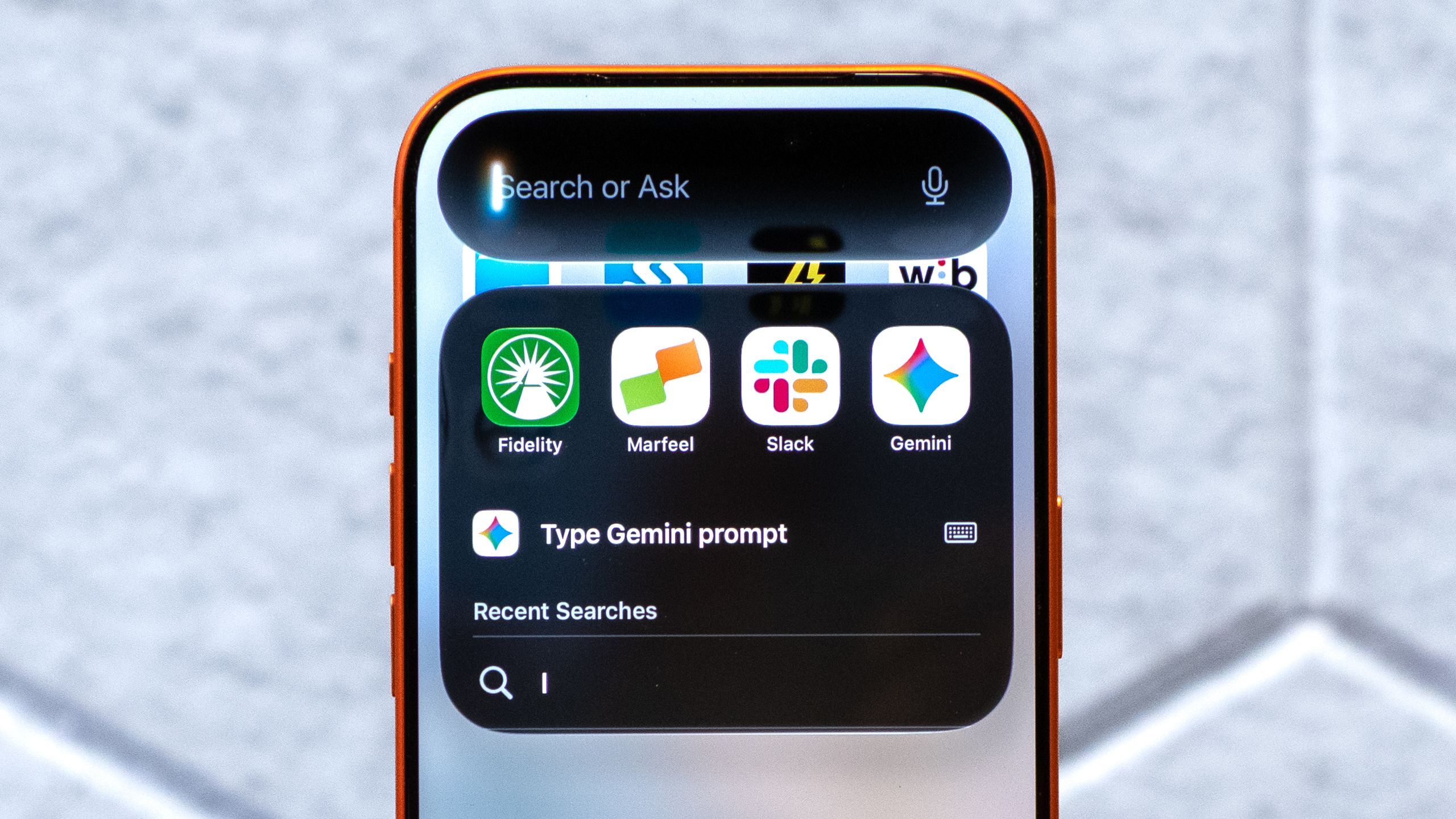 استبدلتُ ChatGPT بـ Siri AI على مدار يوم كامل: إليكم تجربتي
