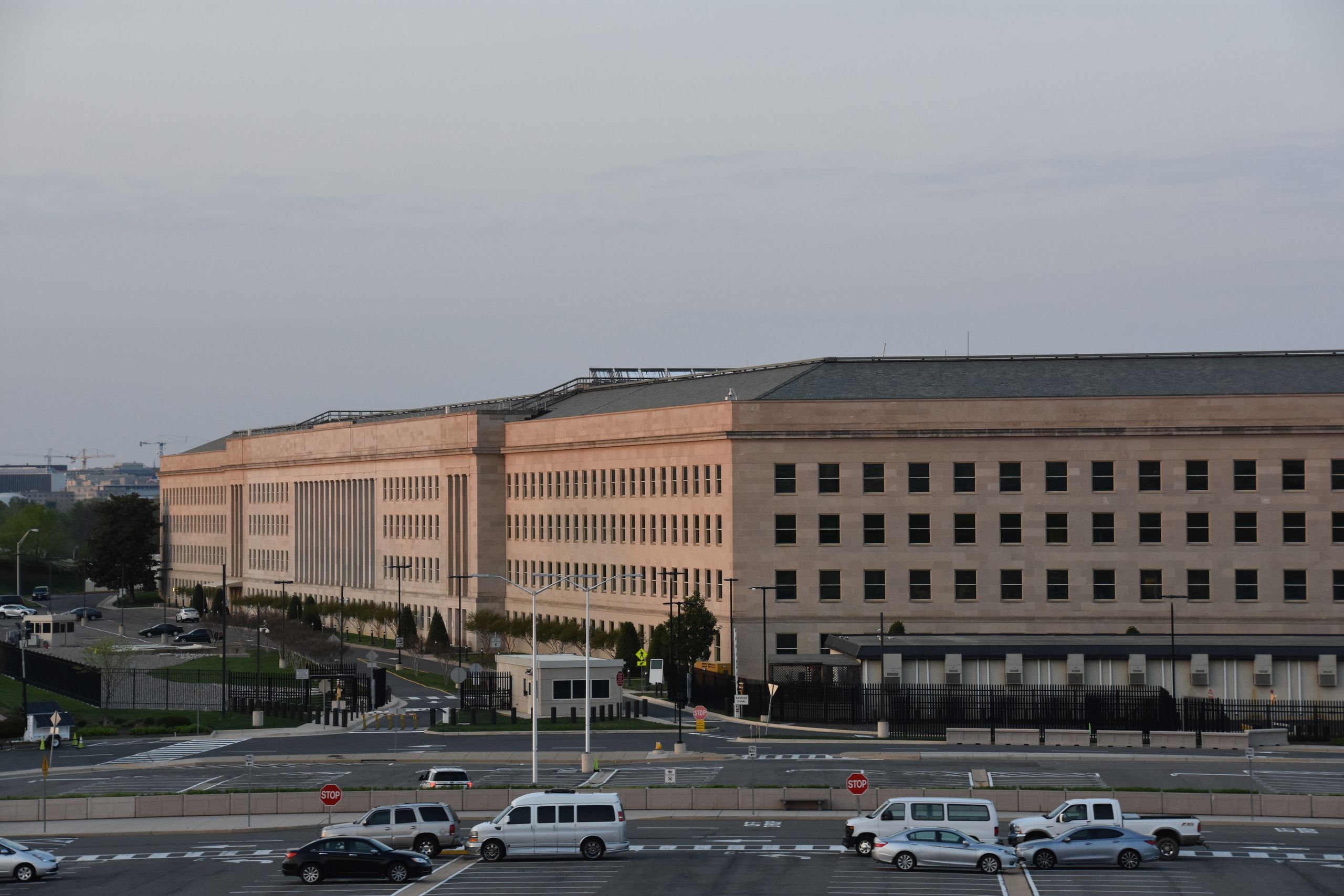 Pentagon, görevleri için tasarlanmış yapay zeka araçları ChatGPT ve Grok'u tanıttı.