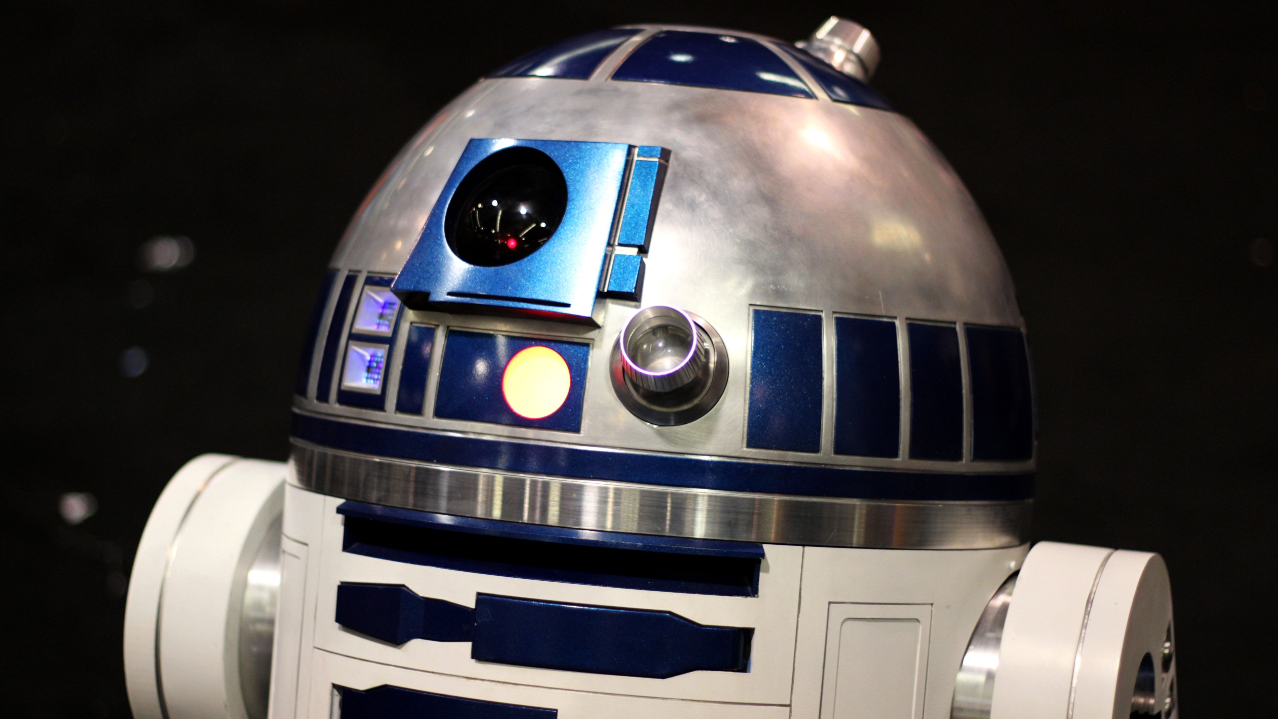 R2-D2 من Star Wars.