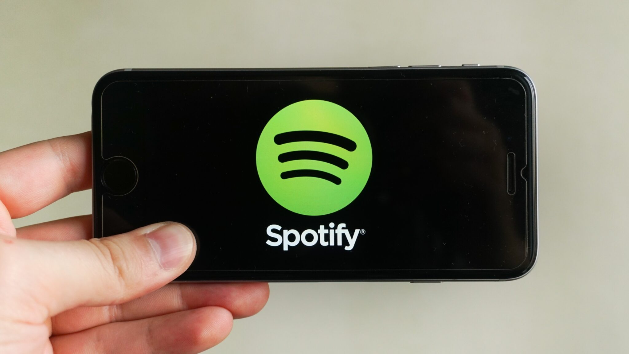 مقارنة بين Spotify المجاني والمدفوع