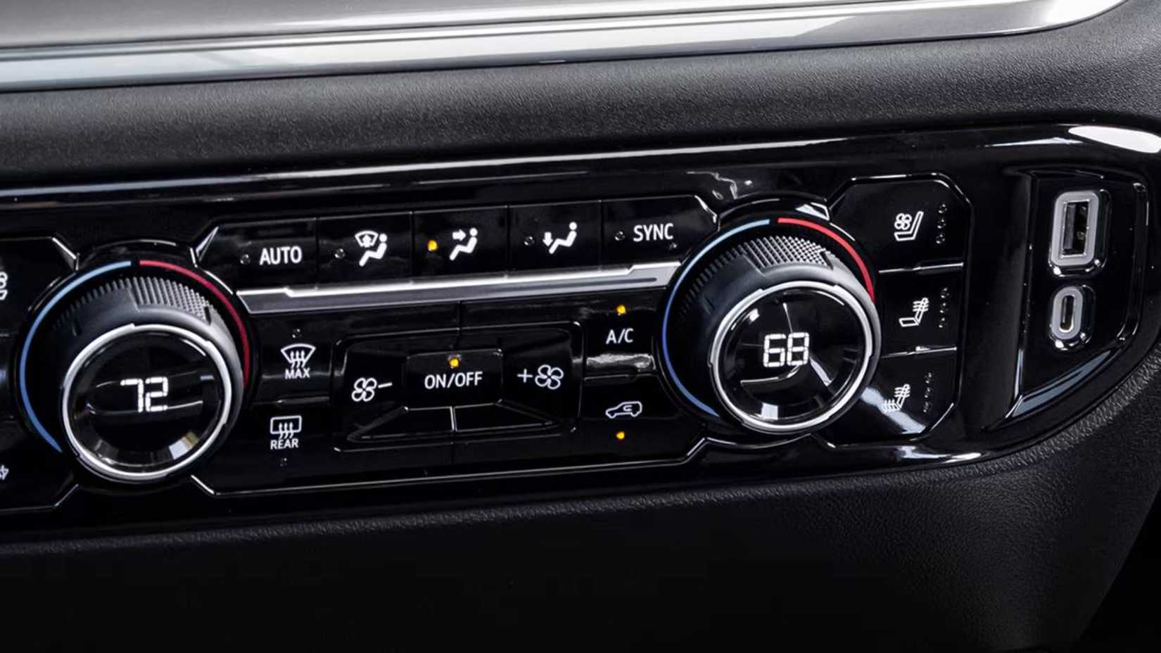 2024 Chevrolet Silverado 3500HD - interior