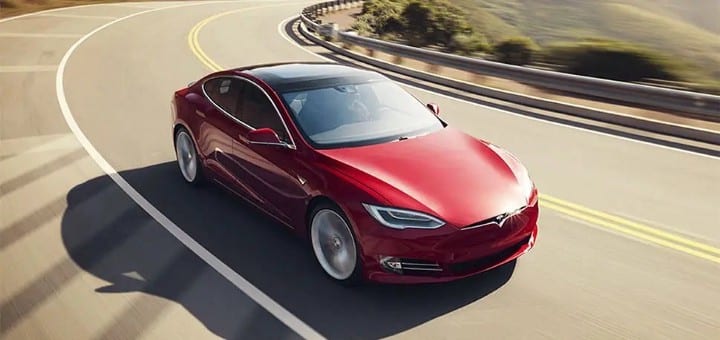 العمر الافتراضي لبطارية سيارات Tesla