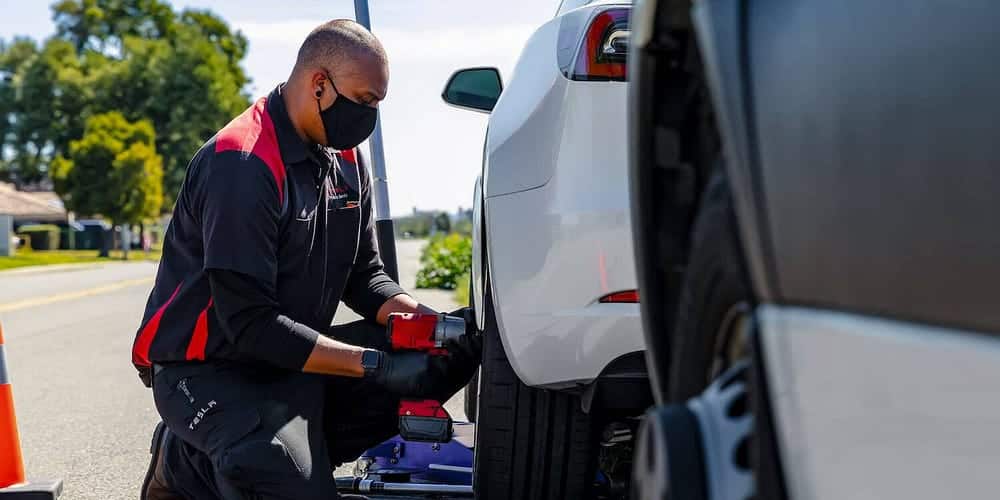 مراكز خدمة Tesla غير كافية