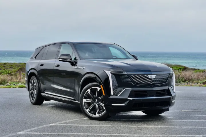 2025 Cadillac Escalade IQ الواجهة الأمامية