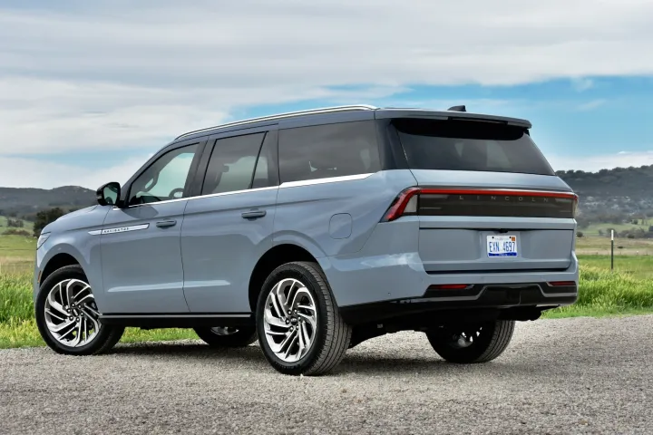 2025 Lincoln Navigator rear quarter view.