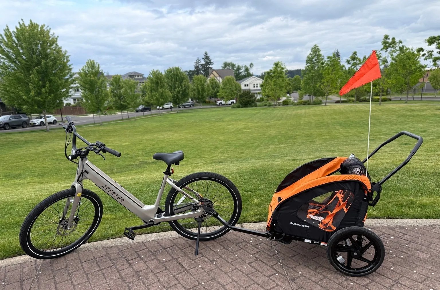 Aventon Pace 4 with a kid trailer attached