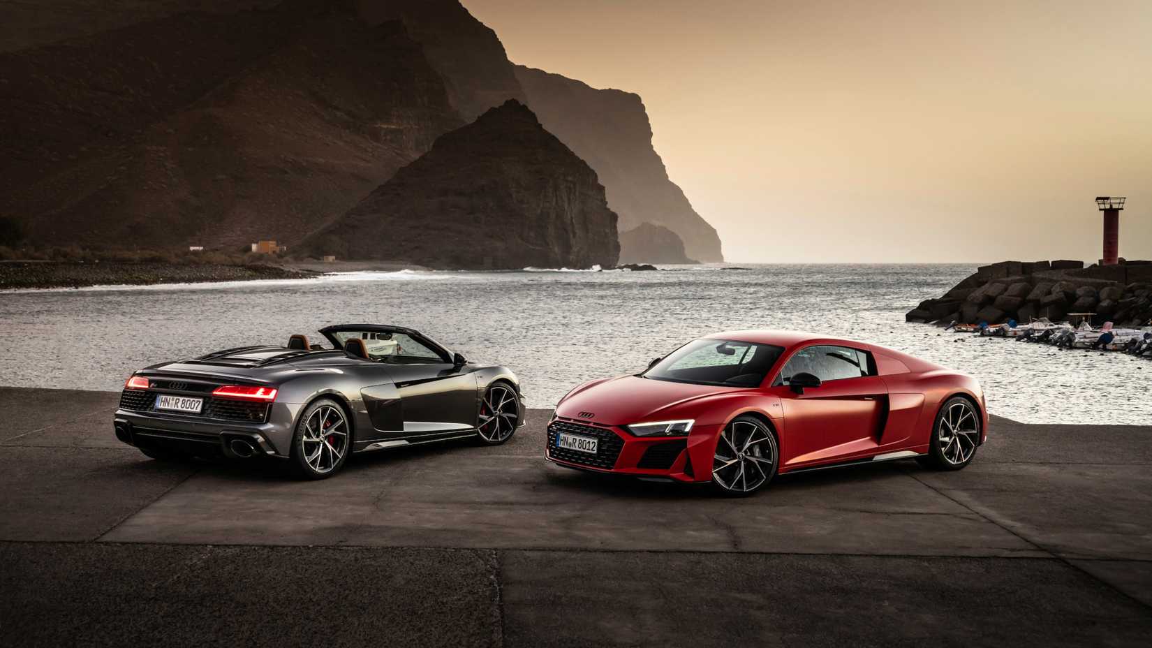 2023 Audi R8 V10 performance two shot red and gray