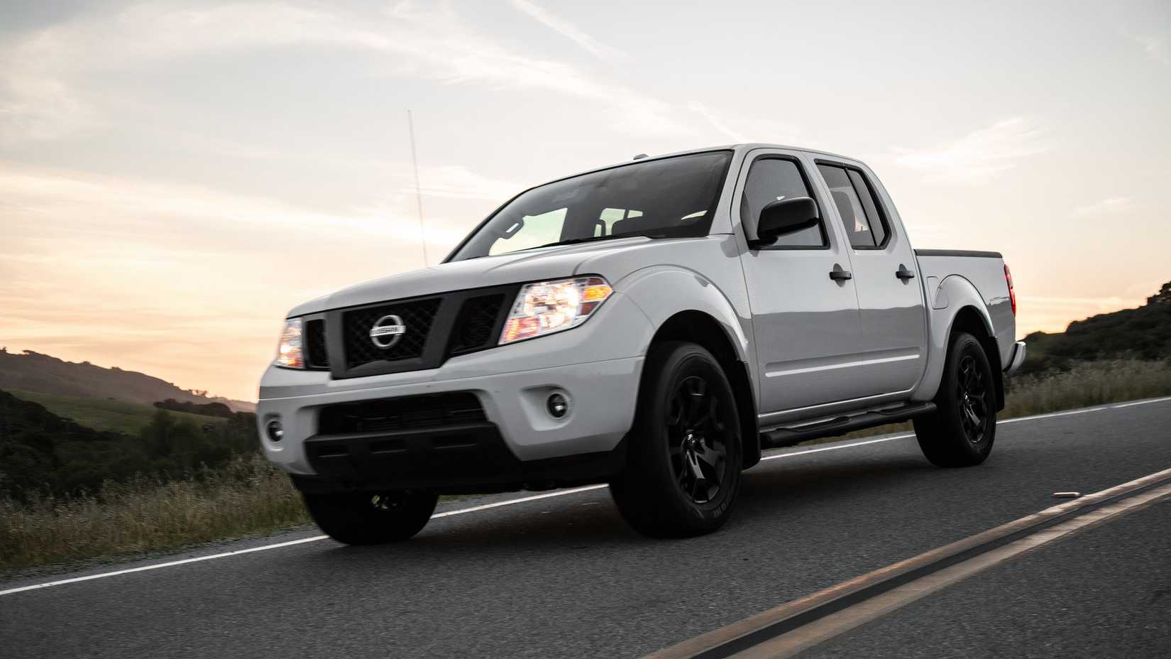 White 2019 Nissan Frontier