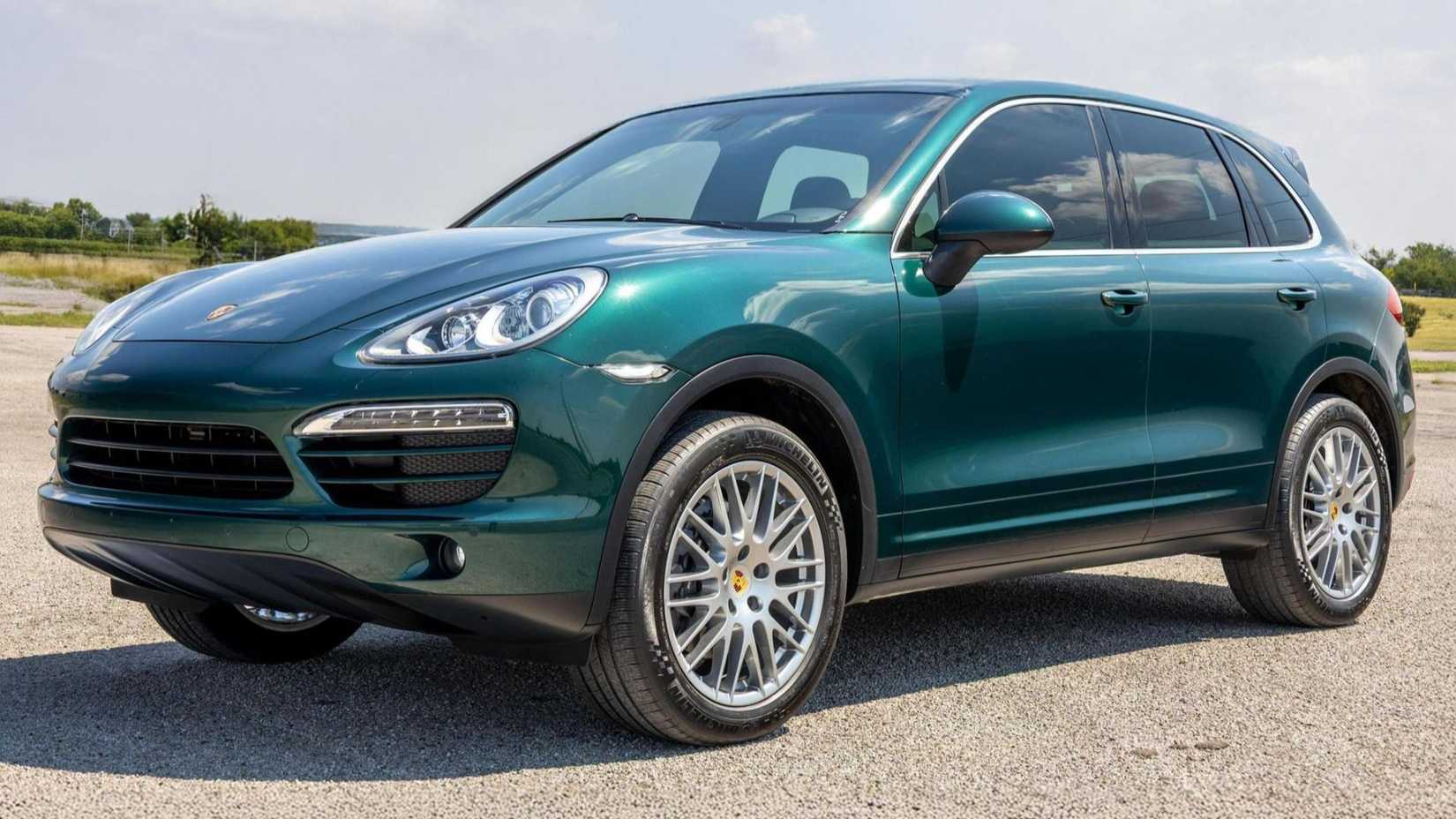 2014 Porsche Cayenne front quarter nearside