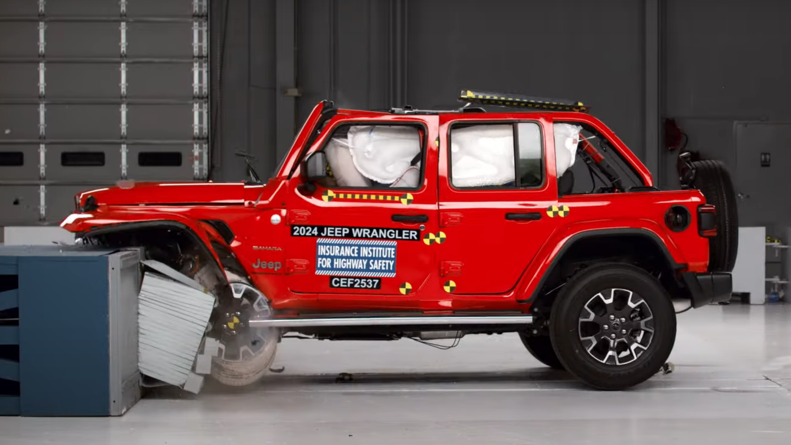 معهد IIHS يضيف أنظمة مراقبة انتباه السائق إلى معايير جائزة +Top Safety Pick المرموقة: تعزيز السلامة وتقليل الحوادث.