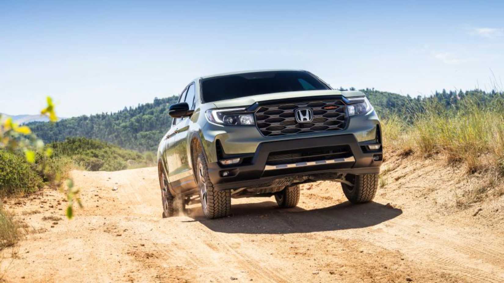 2025 Honda Ridgeline Trail Sport front quarter