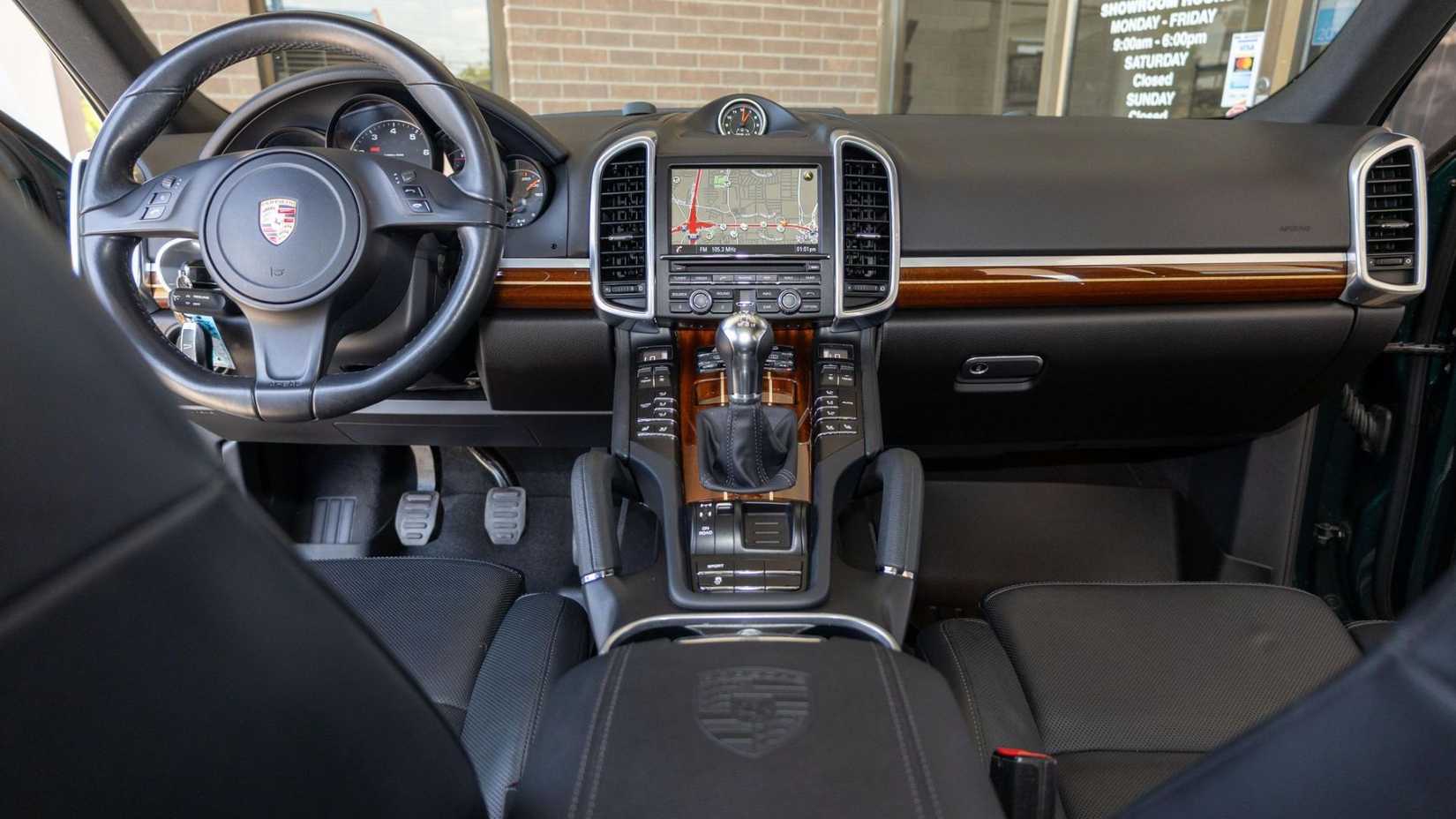 2014 Porsche Cayenne interior front 