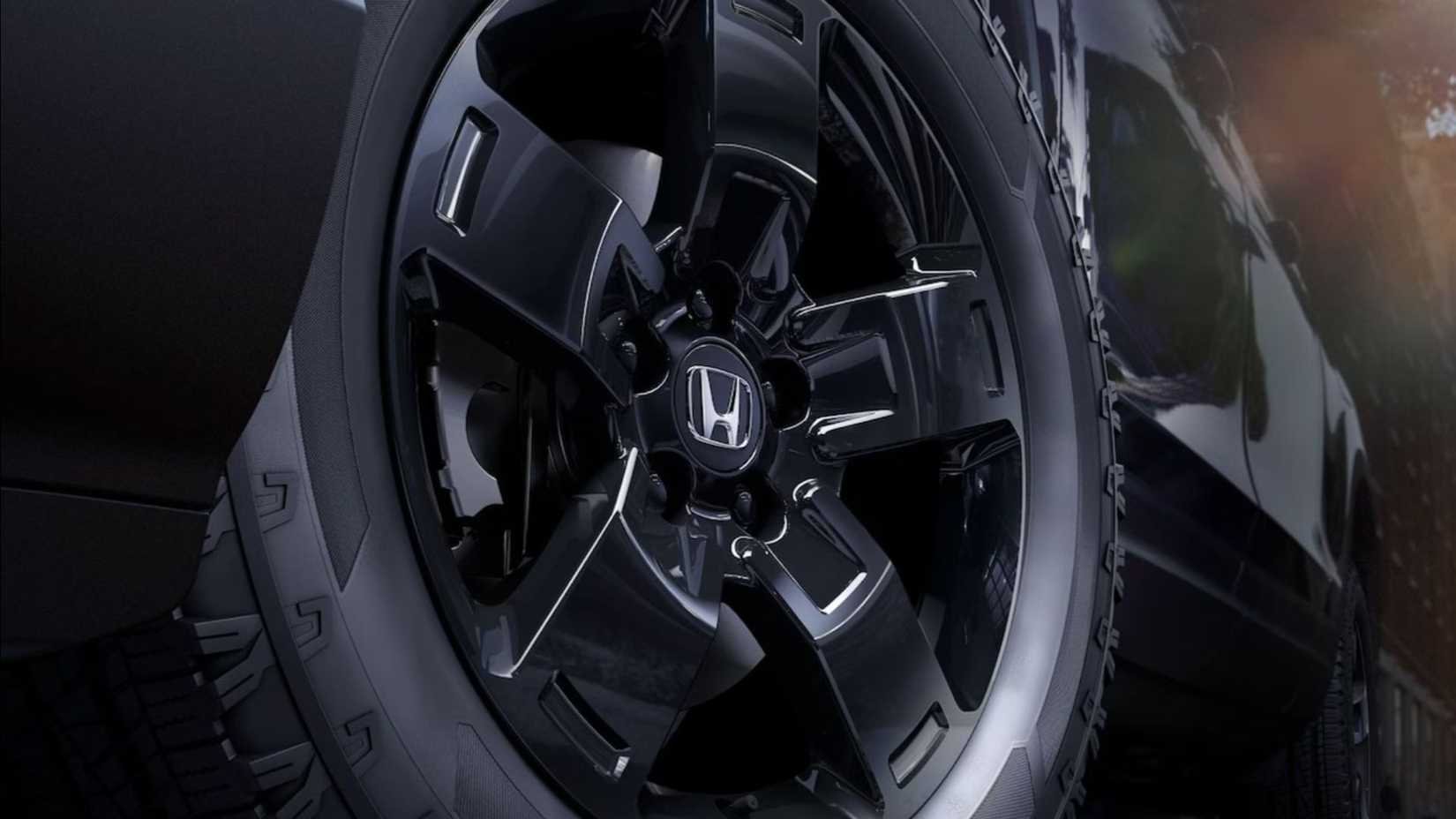 2025 Honda Ridgeline Black Edition Two-Tone wheel