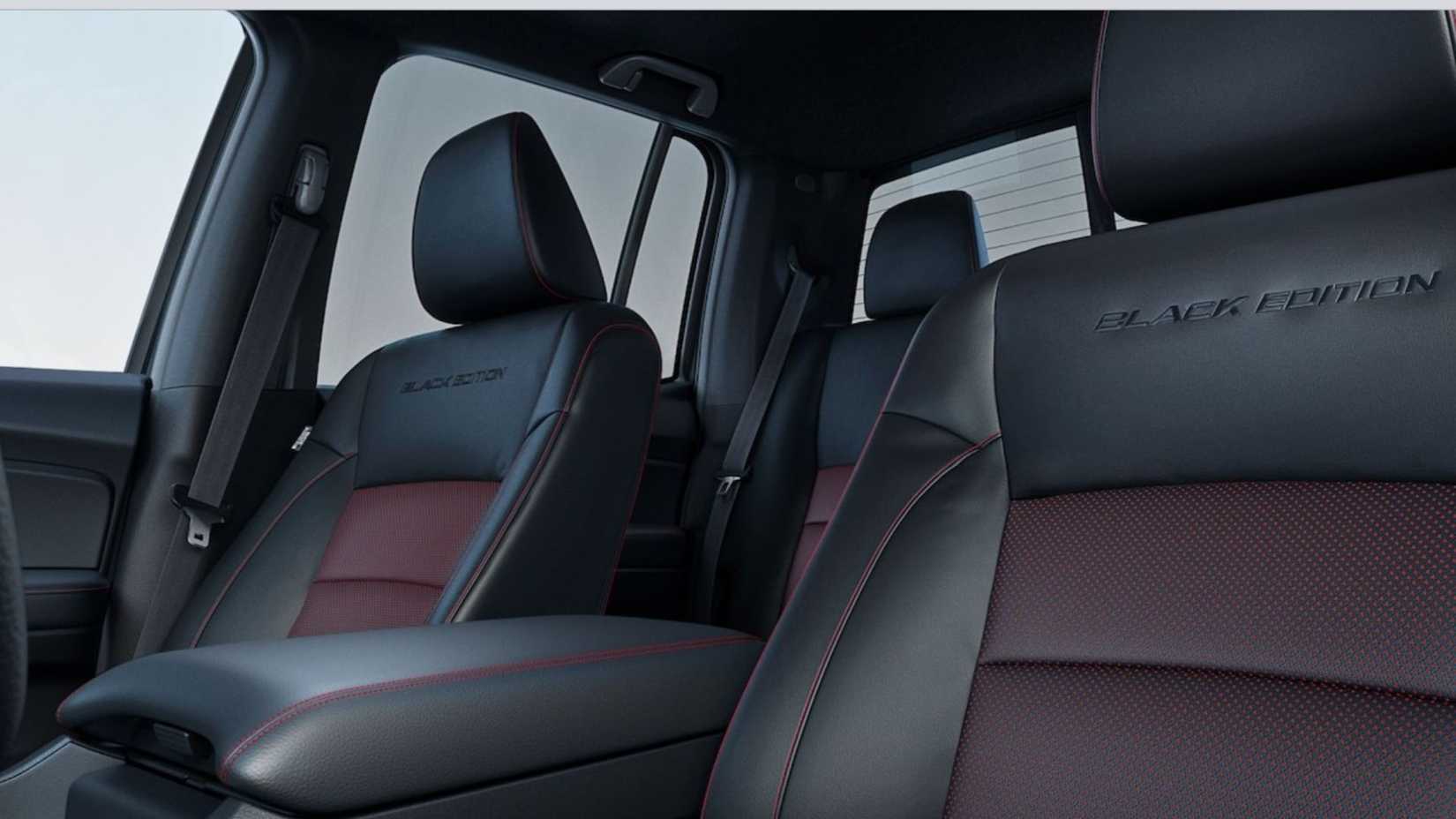 2025 Honda Ridgeline Black Edition Two-Tone seats