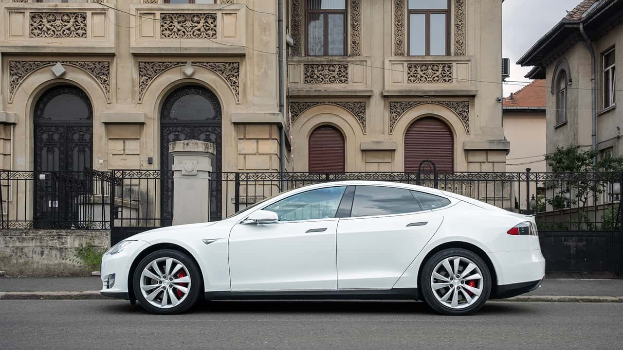 Tesla Model S P85D موديل 2015