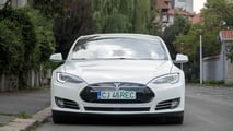 صور لسيارة Tesla Model S P85D الأصلية موديل 2015