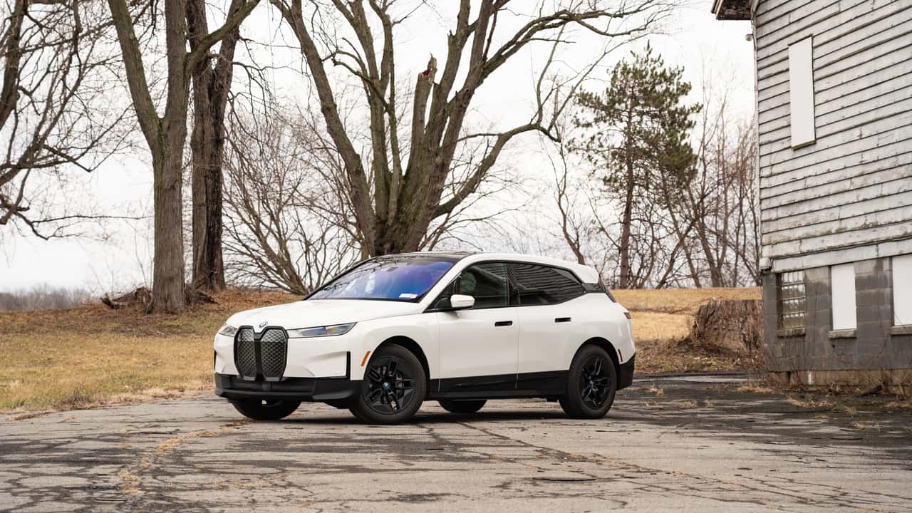 صور تحديث BMW iX 2024 على المدى الطويل