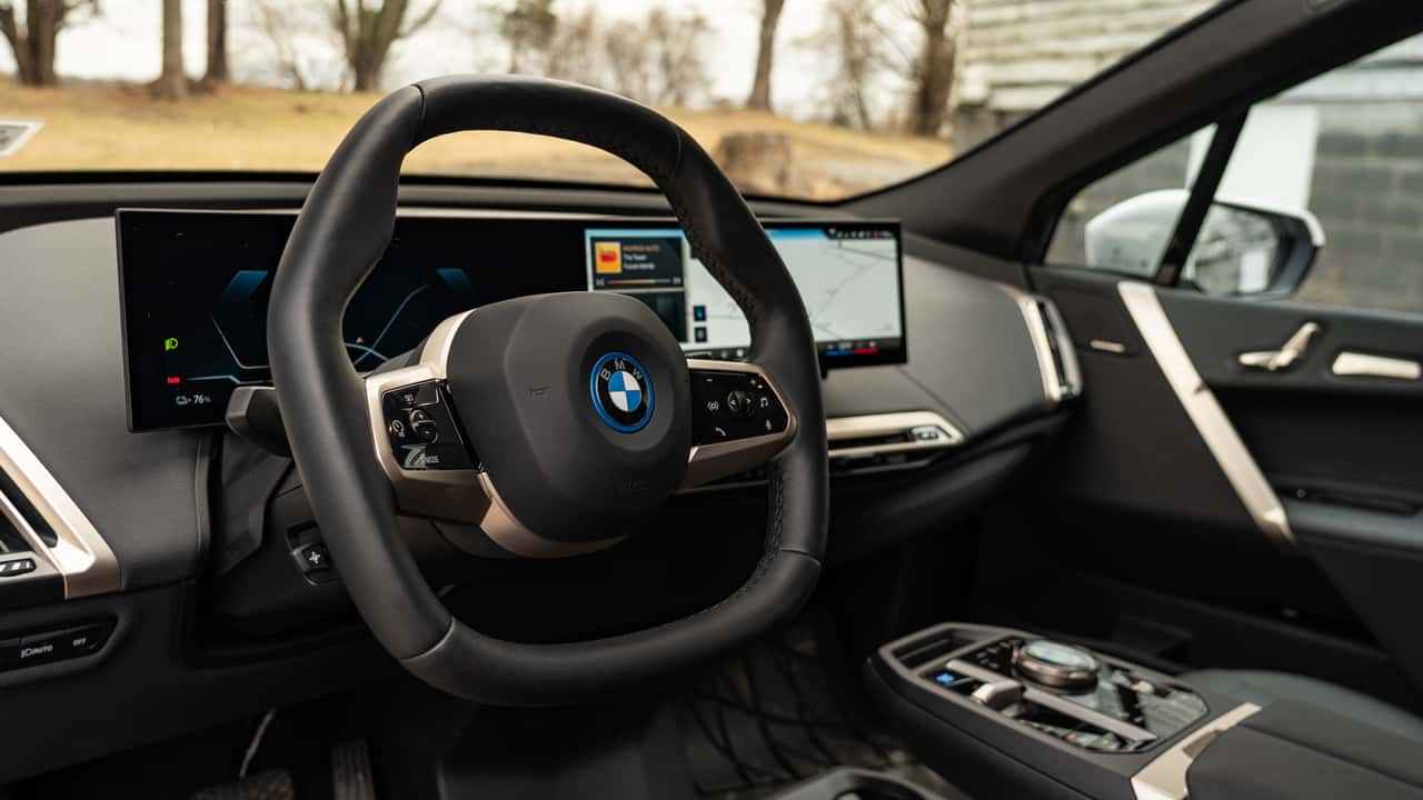 تحديث طويل الأمد لسيارة BMW iX موديل 2024