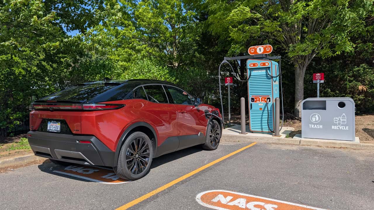 Toyota C-HR 2026 أثناء الشحن