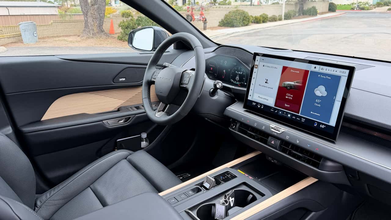Первый тест-драйв Lexus ES 2027 года.