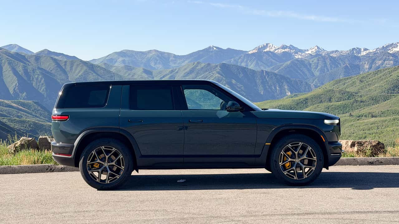 Rivian R2 2027: تجربة قيادة أولى على الطرق المعبدة والوعرة
