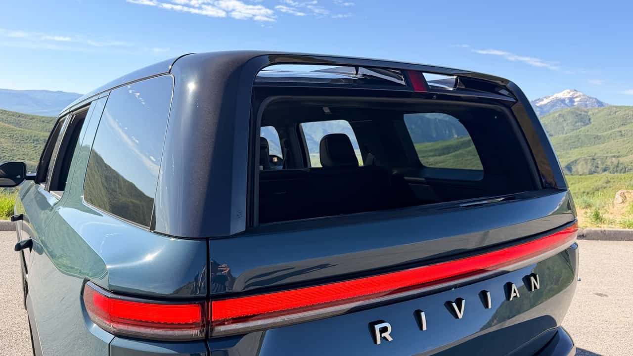Rivian R2 2027: تجربة قيادة أولى على الطرق المعبدة والوعرة