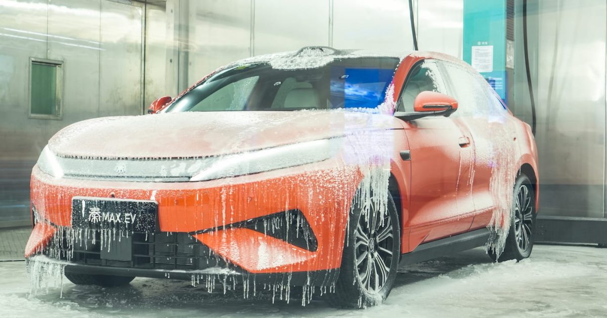 BYD تطلق Qin Max EV: منافسة تسلا Model 3 بنصف السعر