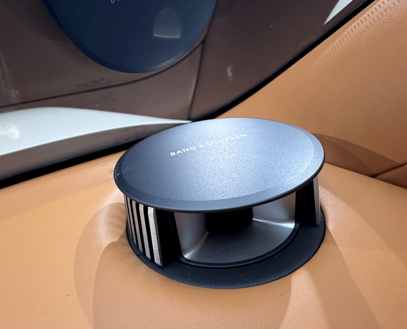 مكبرات الصوت الفاخرة في Genesis GV90