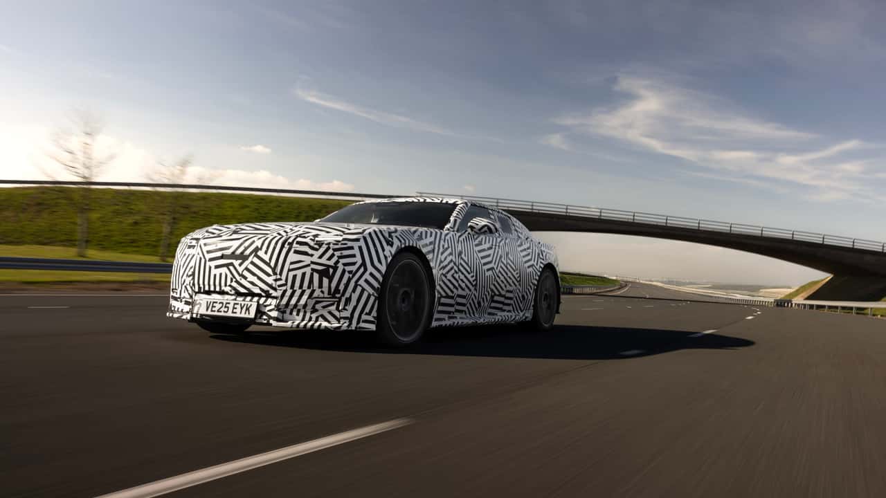 Özel fotoğraflar: Jaguar X900 prototipini kullanırken