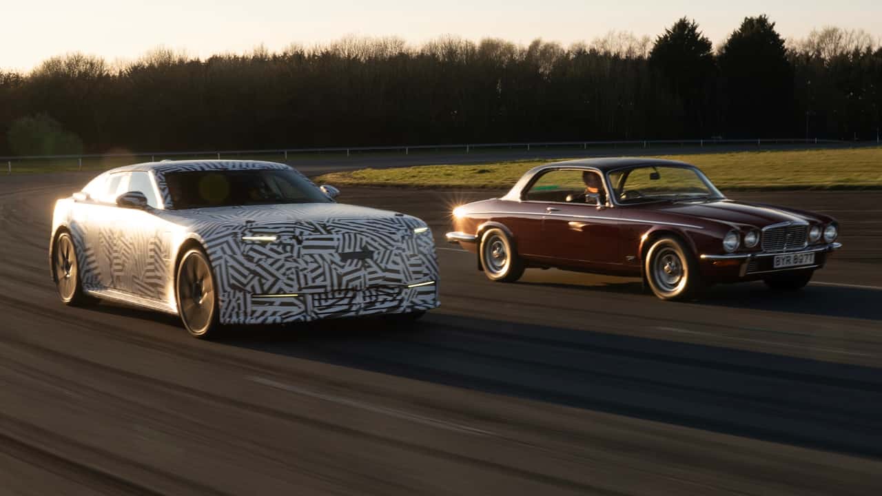Jaguar X900 prototipini kullanırken: Yayınlanması yasaktır.