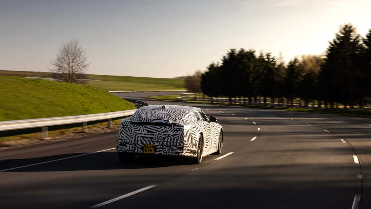 Jaguar X900 prototipini kullanırken (yayınlanması yasaktır)