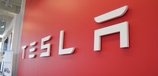 تسلا (TSLA) مونتريال
