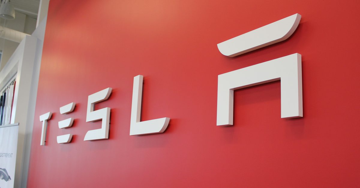 Tesla: FSD v15 è una vera rivoluzione e Optimus sarà in vendita nel 2027.