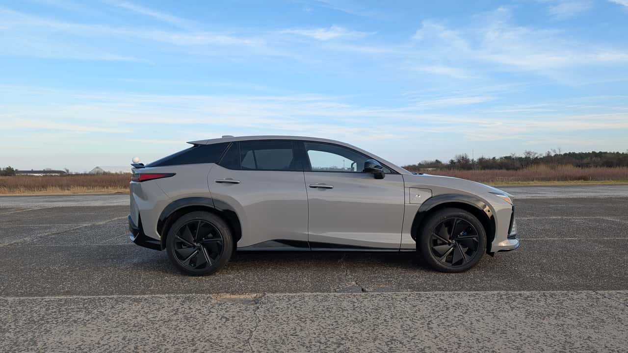 لكزس RZ 550e F Sport