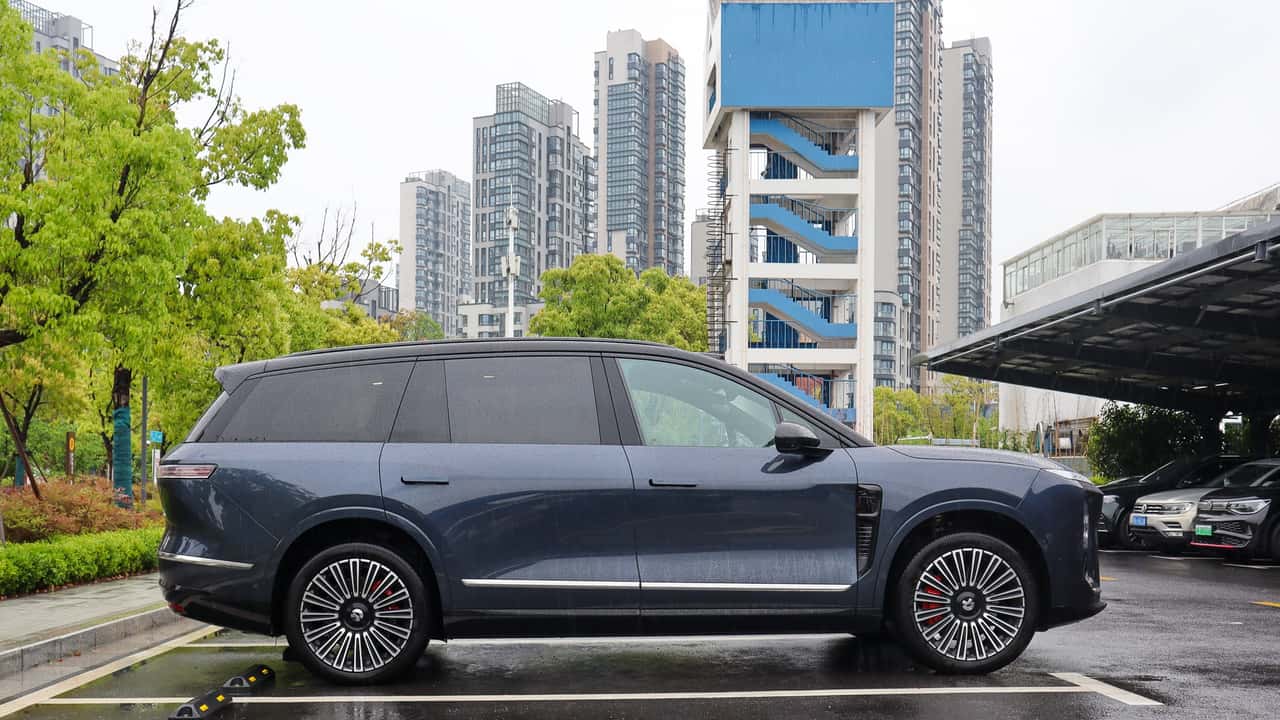 NIO ES8