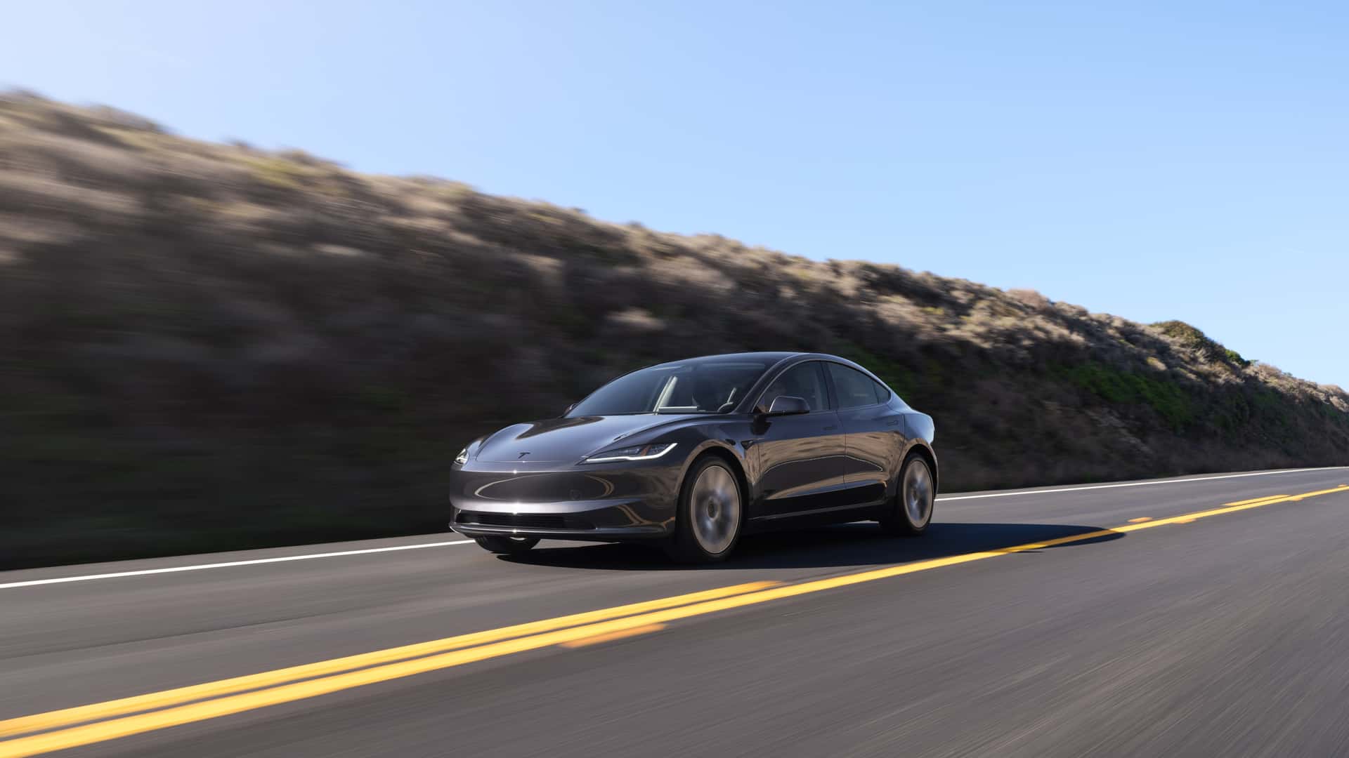 كم تفقد Tesla Model 3 و Model Y من المدى بعد 100 ألف ميل؟