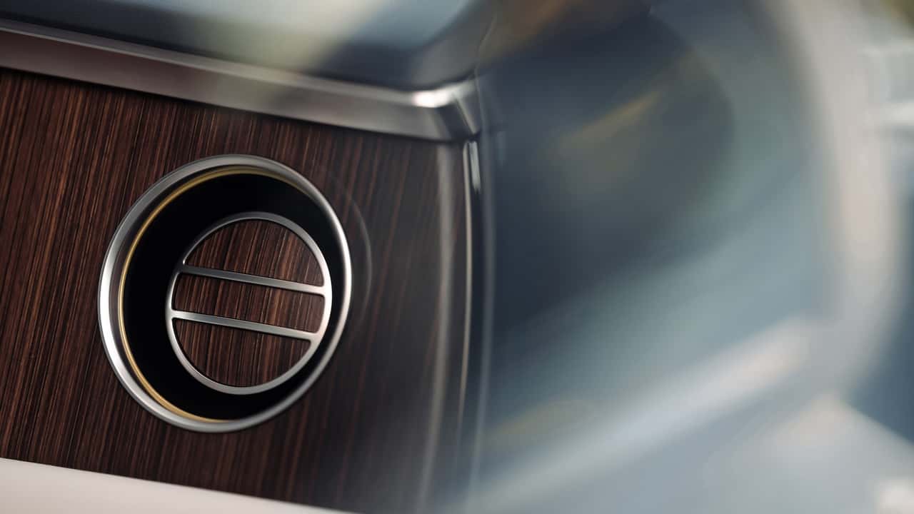 مواصفات تصميم Bentley Torcal الكهربائية SUV 2028 المشرقة