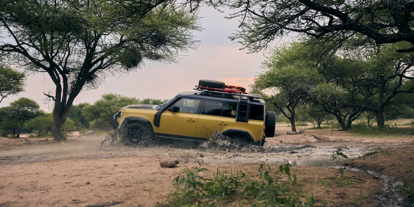 صورة لسيارة Defender Sport EV أثناء اختبارها