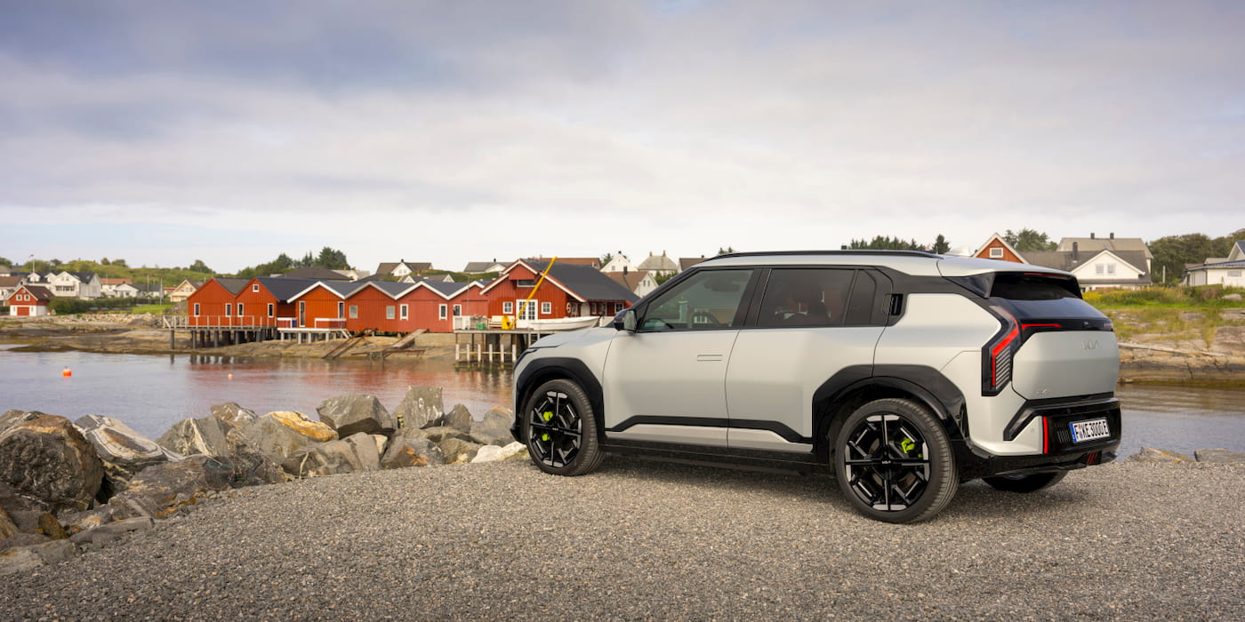 الجانب الخلفي لسيارة Kia EV3 GT