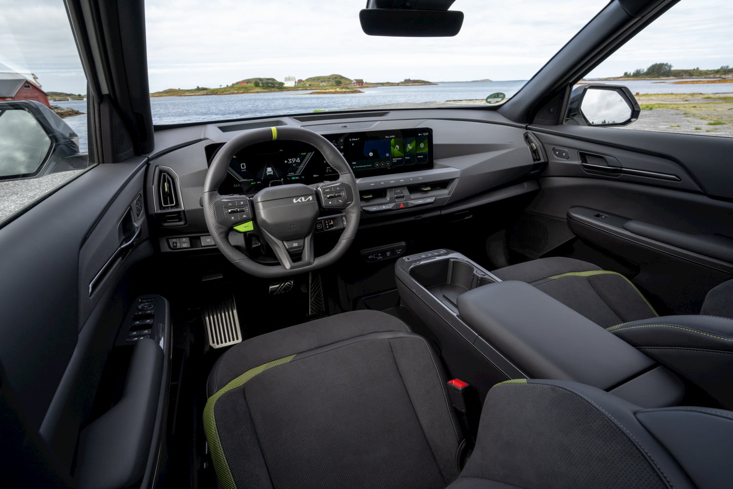 نظام المعلومات والترفيه في المقصورة الداخلية لسيارة Kia EV5 GT
