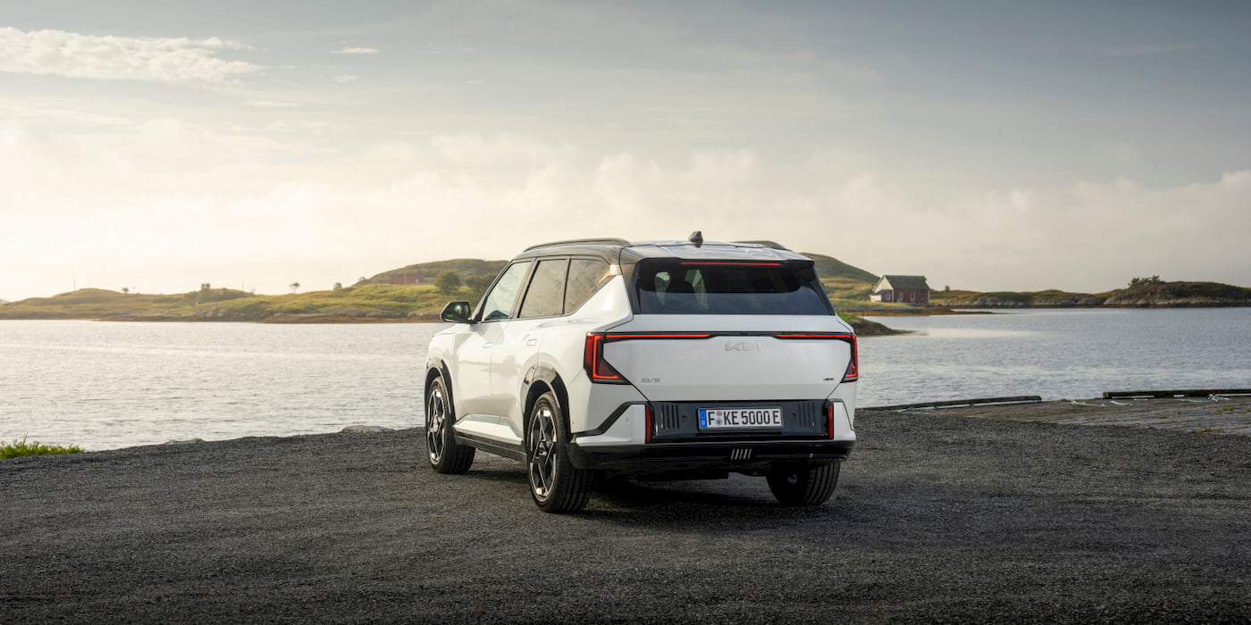الجانب الخلفي لسيارة Kia EV5 GT