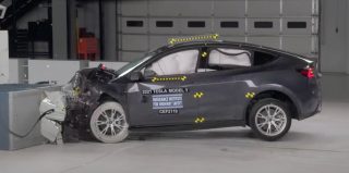 اختبار تصادم لسيارة Tesla Model Y من IIHS