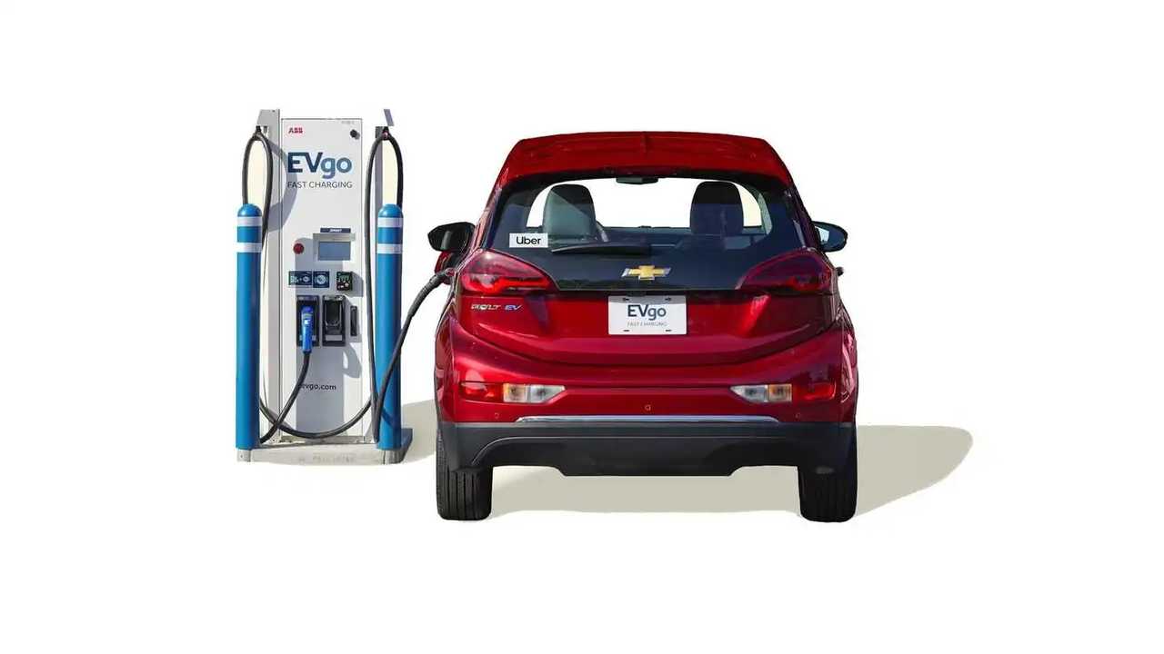 سيارة شيفروليه بولت EV - محطة شحن أوبر وEVgo