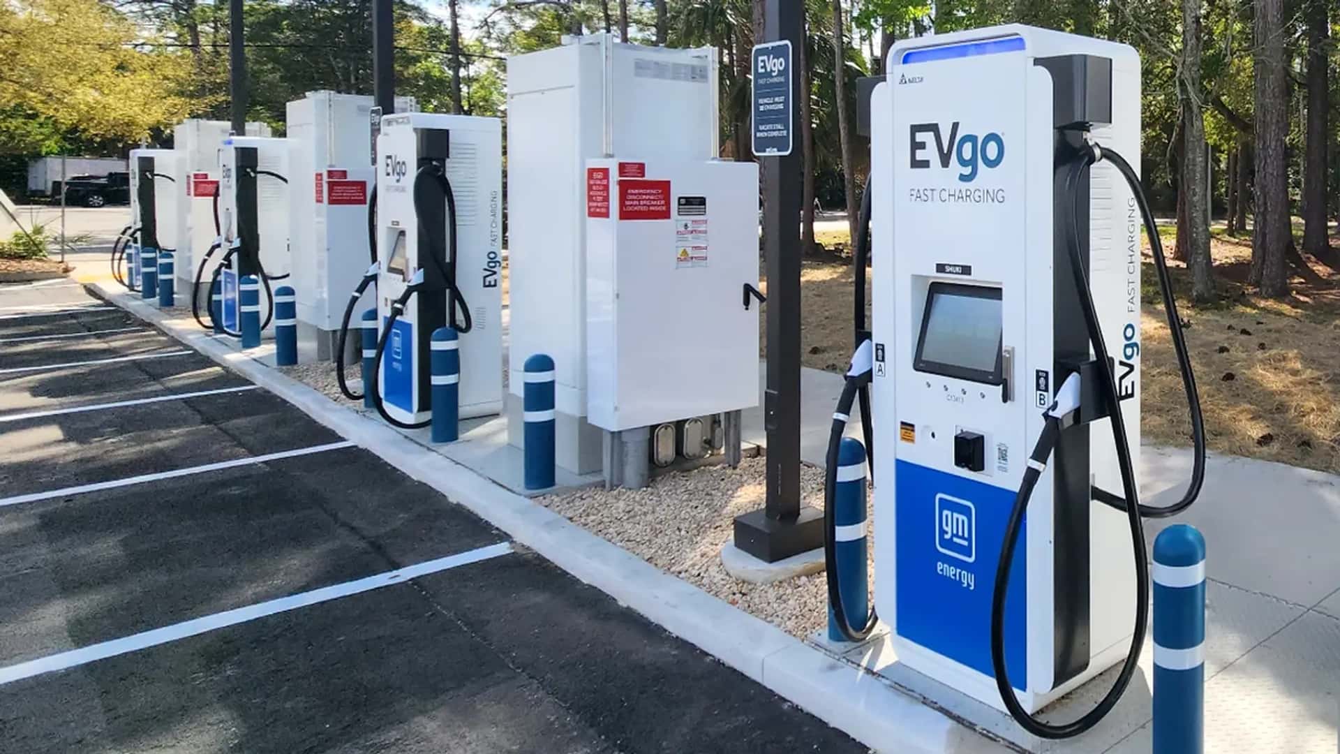 EVgo تضيف Plus من الشواحن السريعة في المتاجر الكبرى