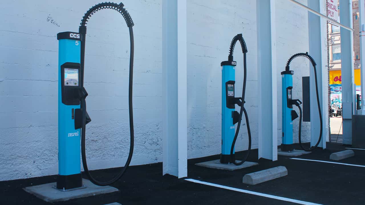 موزعات Kempower تحمل علامة Revel التجارية في سان فرانسيسكو.